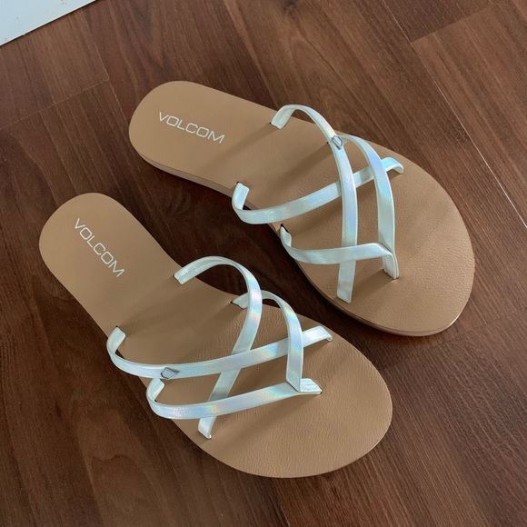 SOLD💞Volcom sandals sz6💞 - Picture 3 of 4